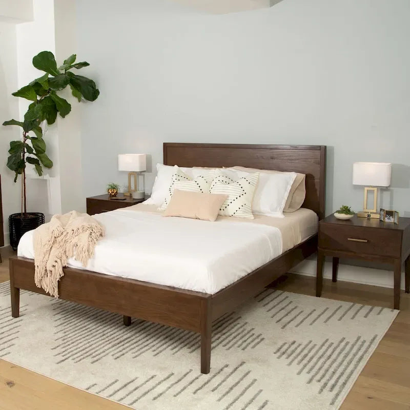 Lit moderne en bois massif