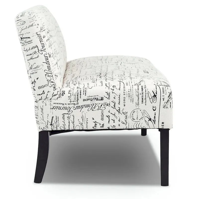 Canapé deux places en tissu écru moderne avec motif calligraphique