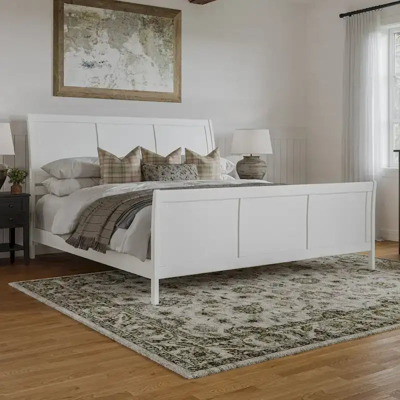 Lit plateforme bas Portland en bois massif avec pied de lit assorti