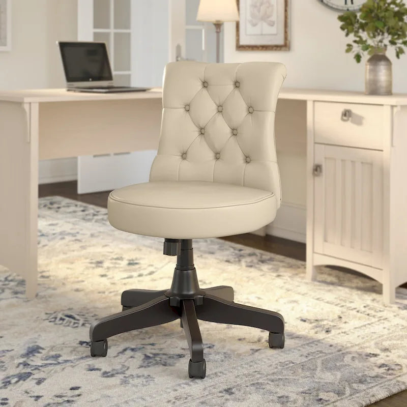 Chaise de bureau capitonnée à dossier mi-hauteur avec boutons décoratifs